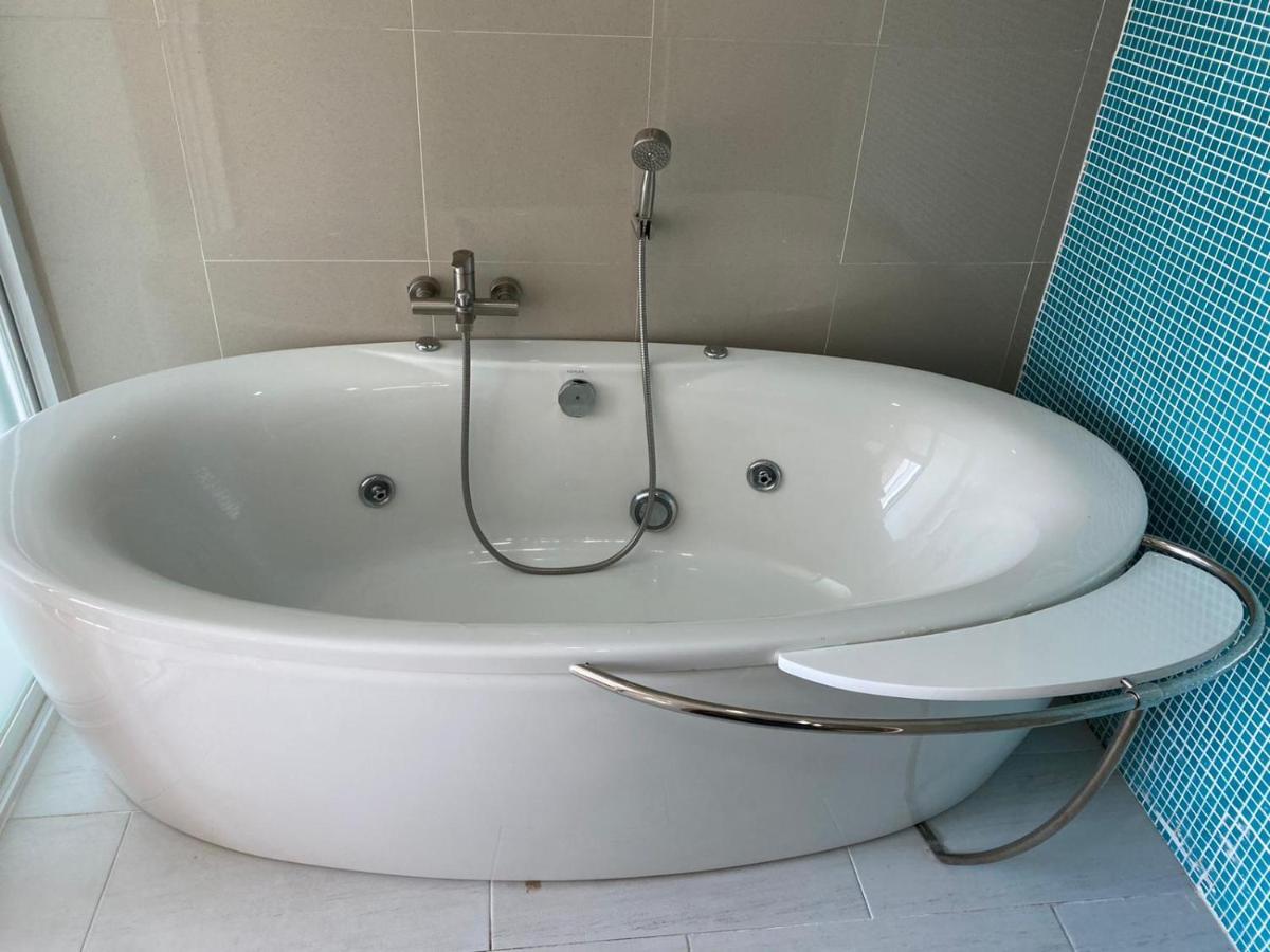 Royal Luxury Hotel Patong Extérieur photo